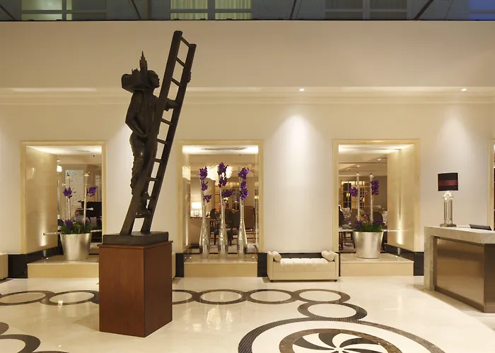 5 star hotel: Conrad London St James