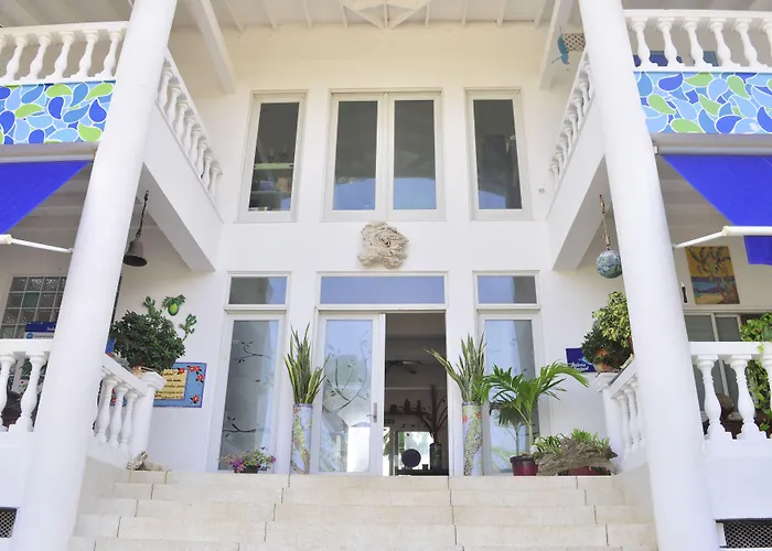 Hotel with pool: Hosteria Mar Y Sol