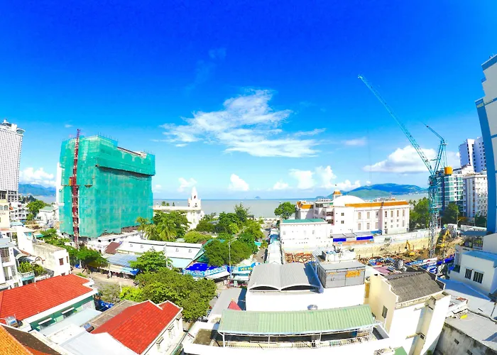 Hotel with pool: Nice Swan Hotel