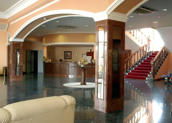 Hotel con piscina: Emperatriz III