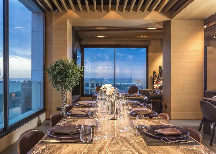 Hotel with pool: O Monot Boutique Hotel Beirut