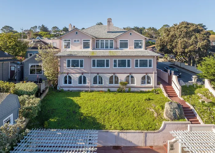 Ping Pong hotel: Martine Inn