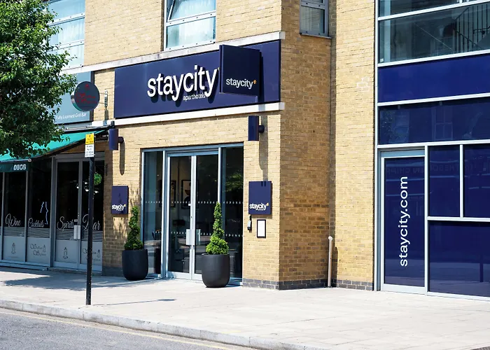 Airport Hotel: Staycity Aparthotels London Greenwich High Road