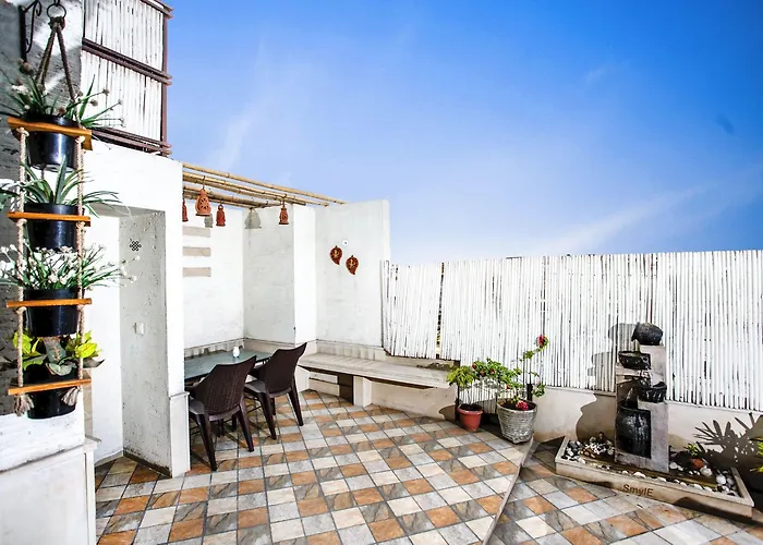 Smyle Inn - Best Budget Hotel Near New Delhi Train Station