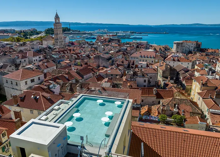 Hot Tub in Room Cornaro