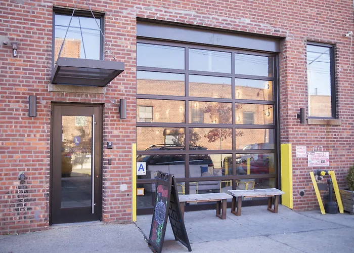 Lodge: The Local Ny Hostel