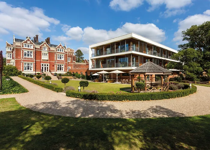 Pet Friendly hotel: Wivenhoe House Hotel