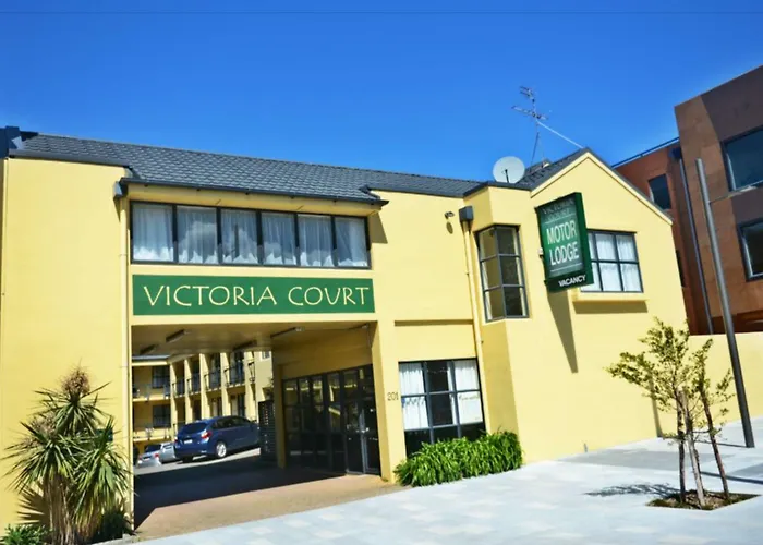 Motel: Victoria Court Motor Lodge - Free Parking