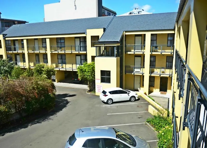 Motel: Victoria Court Motor Lodge - Free Parking