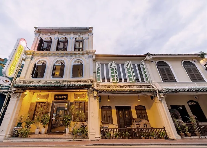 Luxury hotel only: Hotel Puri Melaka