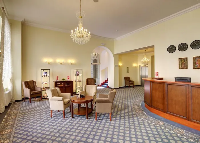 Luxury hotel only: Windsor Spa Hotel