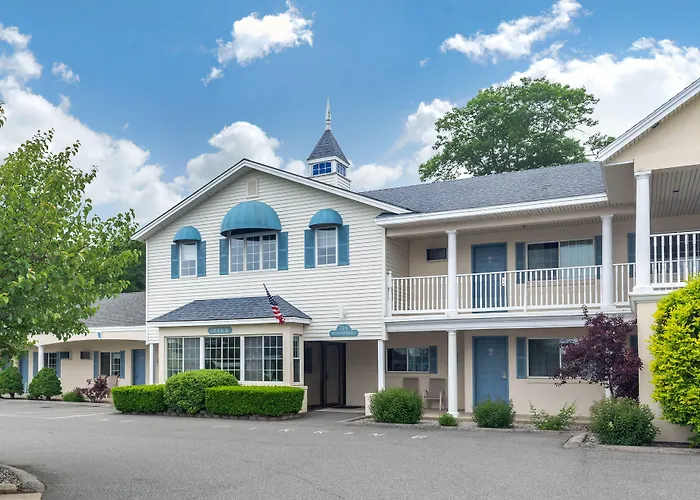 Motel: Ogunquit Hotel And Suites