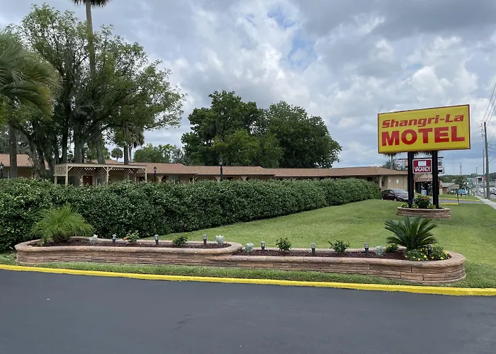 Motel: Shangri La Motel