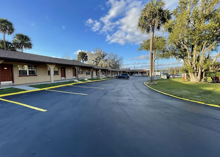 Motel: Shangri La Motel