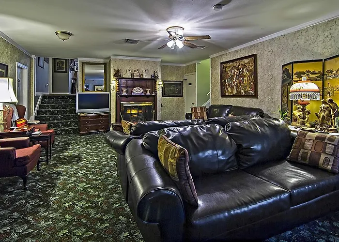 Rose Manor Bed & Breakfast