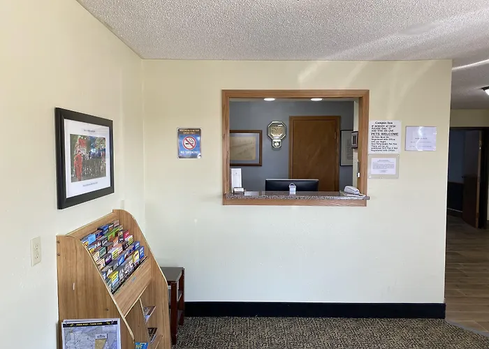 Central hotel: Campus Inn Baraboo