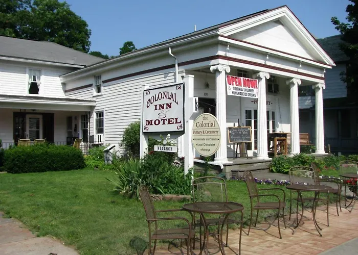 Motel: The Colonial Inn & Creamery