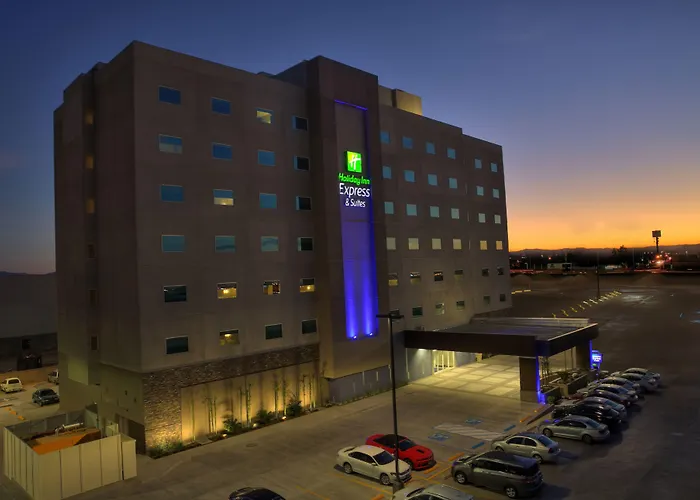 Hotel with pool: Holiday Inn Express & Suites Mexicali By Ihg