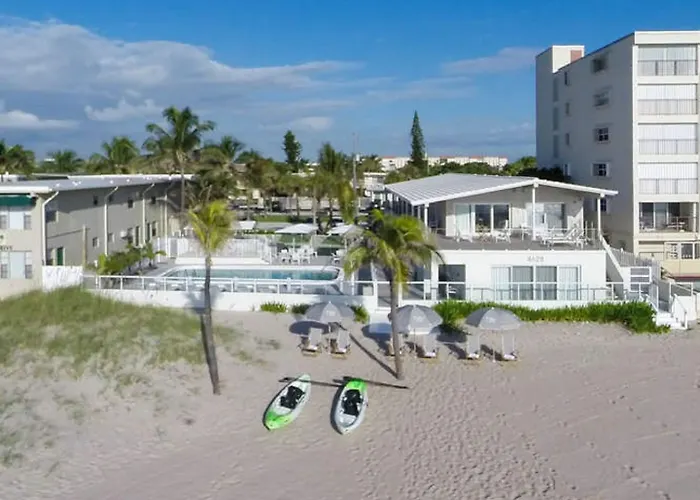 Hotel with pool: Tides Inn Hotel