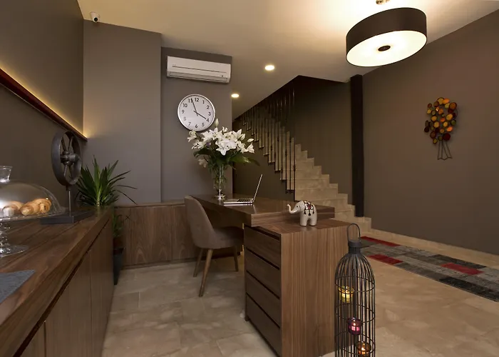 Resort: Snog Rooms & Suites
