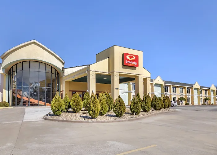 Hotel with view: Rose City Inn & Suites