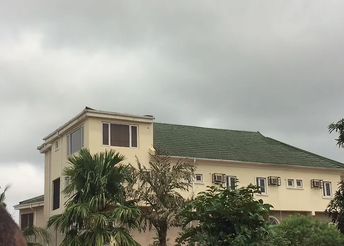 Airport Hotel: Fort Ross Hotel