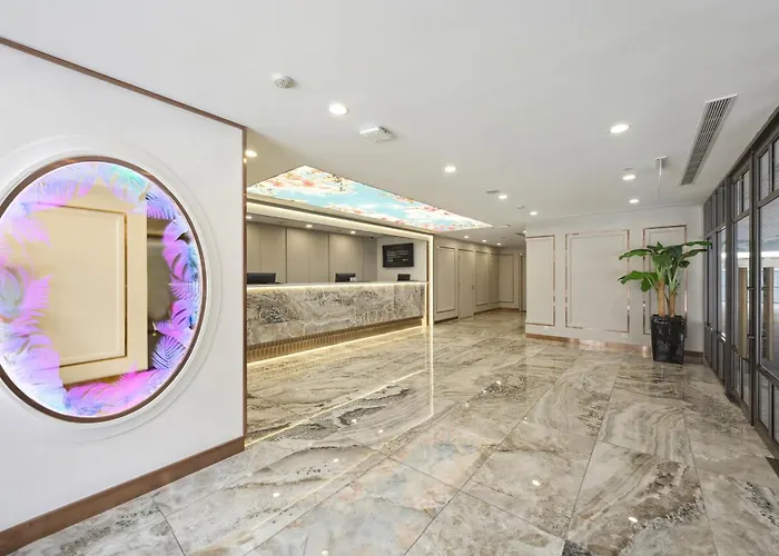 81 Palace - Newly Renovated
