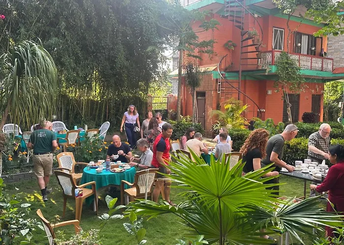 Romantic hotel: New Pokhara Lodge - Pokhara Lakeside