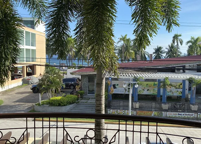 Hotel with pool: Bayfront Hotel Subic