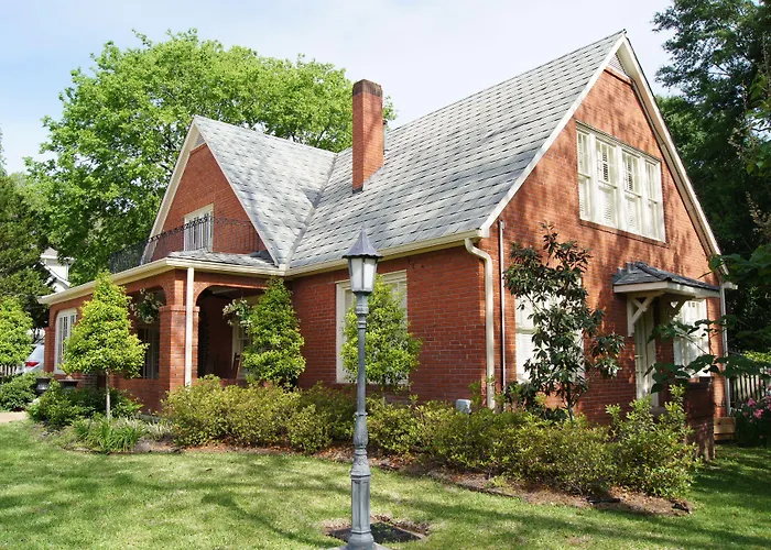 Central hotel: The Good House B&B