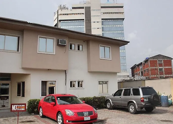 Airport Hotel: Banilux Guest House