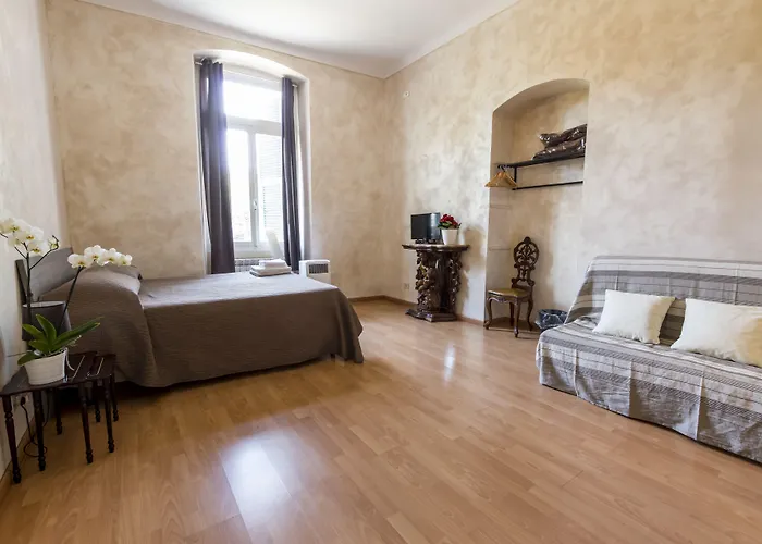 Hotel 3 stelle: Cavour Guest House