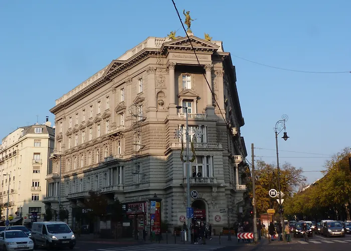 Hotel near College: Adagio Hostel Basilica