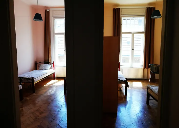 Hotel near College: Treestyle Hostel