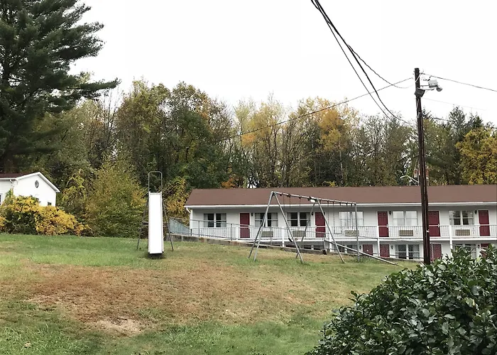 Motel: Economy Lodge 682 Main St Sturbridge