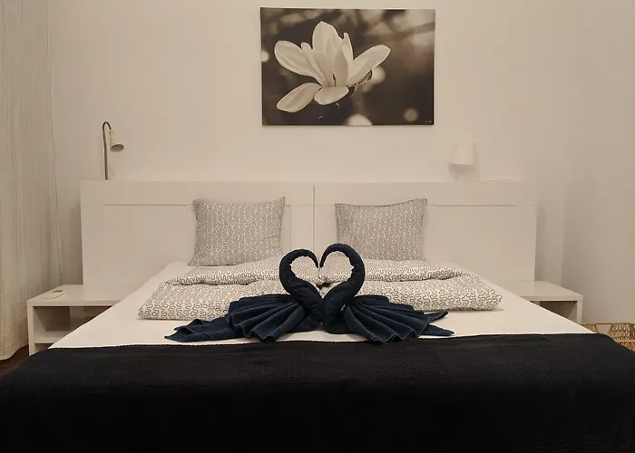 Hotel near College: Avenue Hostel