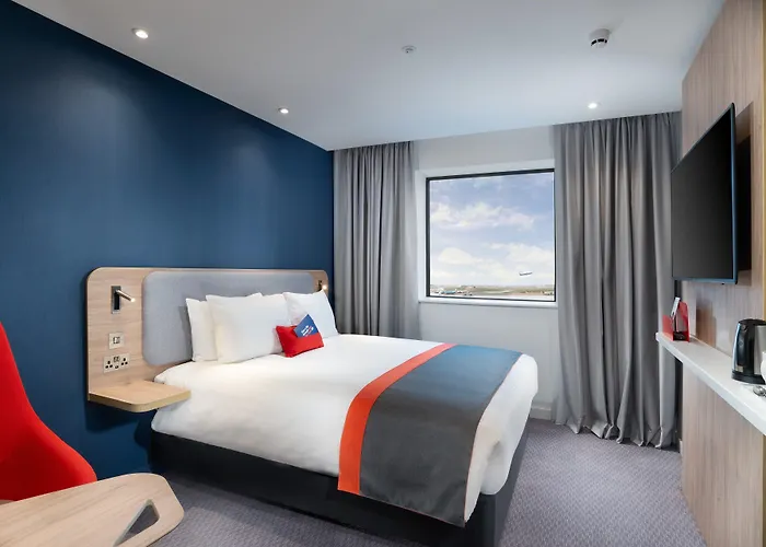 4 star hotel: Holiday Inn Express - London Heathrow T4 By Ihg