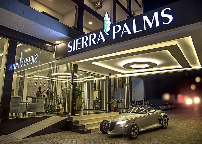 Hotel near College: Sierra Palms Resort
