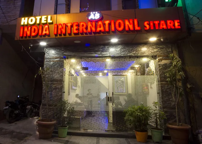 Cheap hotel: Hotel Amar International