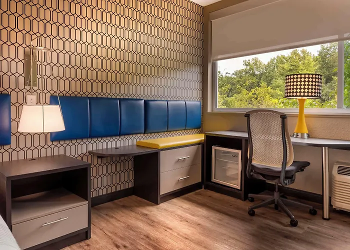 Pet Friendly hotel: Glo Hotel Asheville-Blue Ridge Parkway
