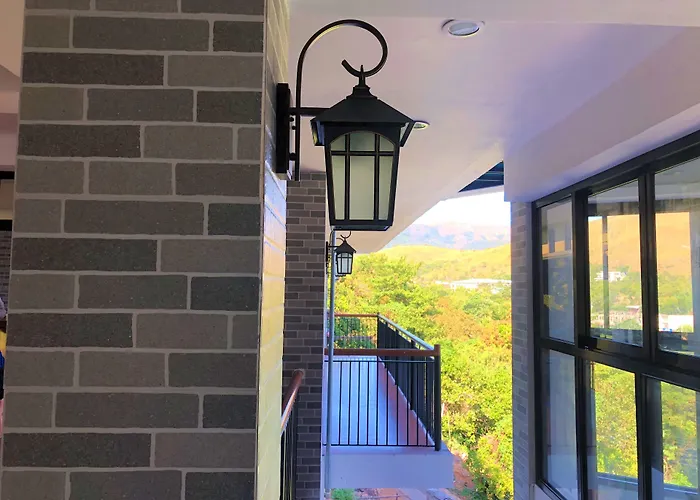 Pet Friendly hotel: Skylodge Resort