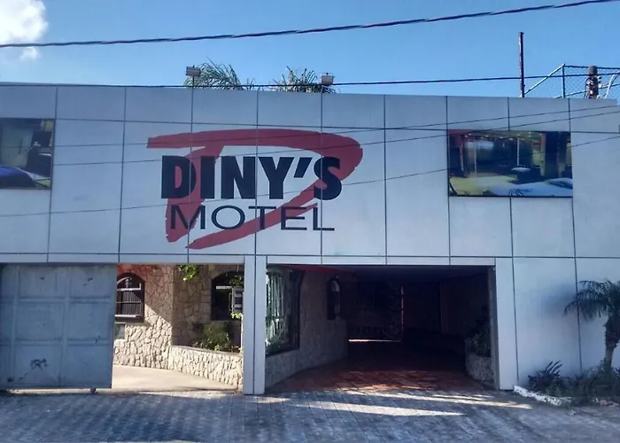 Resort: Dinys Motel (Adults Only)