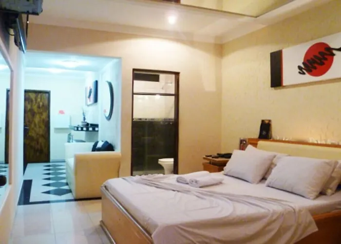 Resort: Dinys Motel (Adults Only)