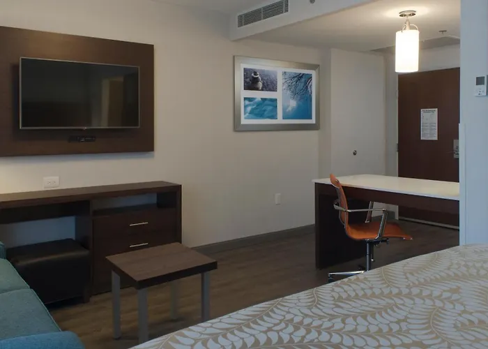 Hotel with Tennis: Staybridge Suites Puebla By Ihg