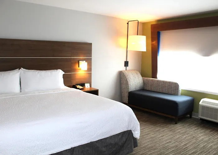 Holiday Inn Express & Suites - By Ihg