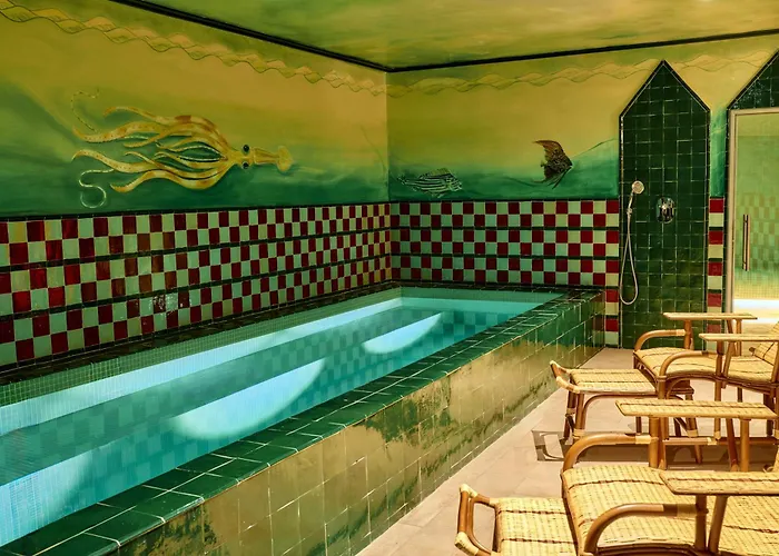 Luxury hotel only: Hotel Les Deux Gares & Spa