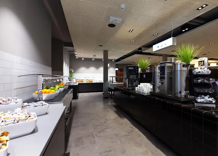 Hotel cerca del colegio: A&O Warszawa Wola