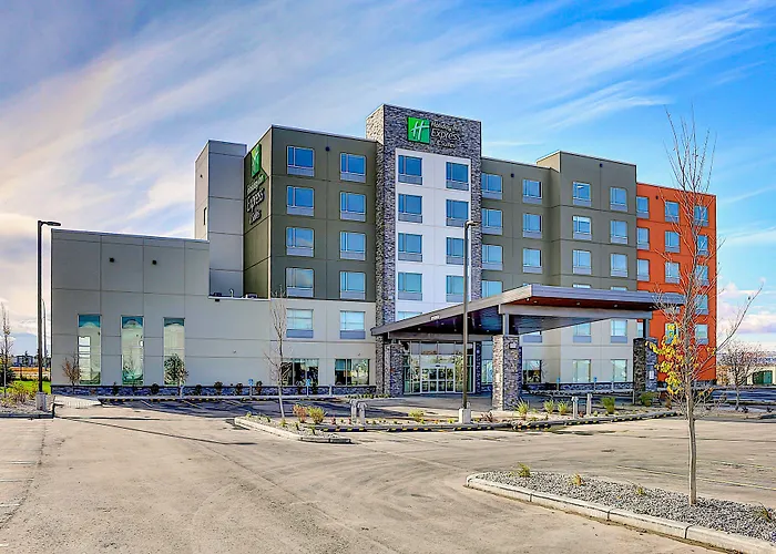 Hotel with pool: Holiday Inn Express & Suites - Calgary Airport Trail Ne By Ihg