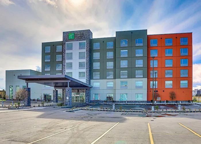 Hotel with pool: Holiday Inn Express & Suites - Calgary Airport Trail Ne By Ihg