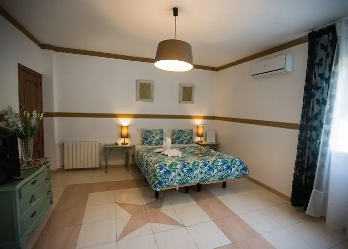  Hostal Escala Suites